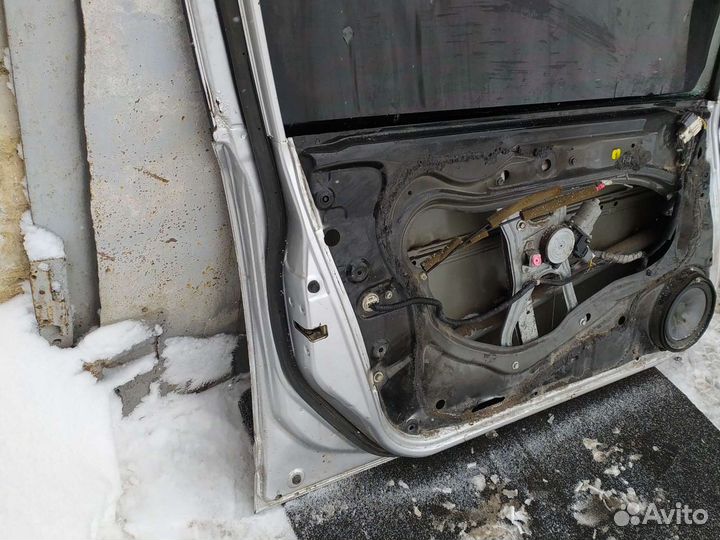 Передняя левая дверь honda civic 4D