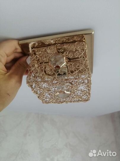 Светильники потолочные с лампочками