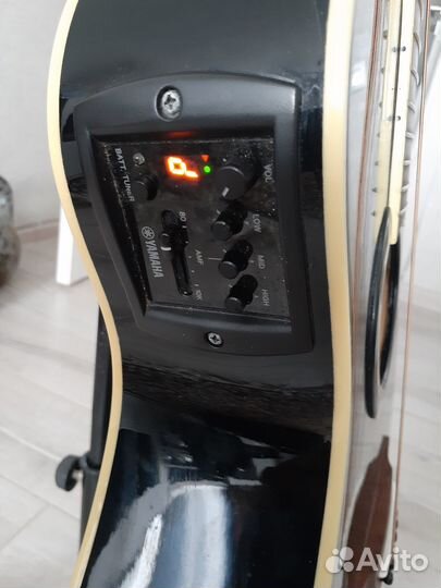 Полуакустическая гитара Yamaha APX 500II