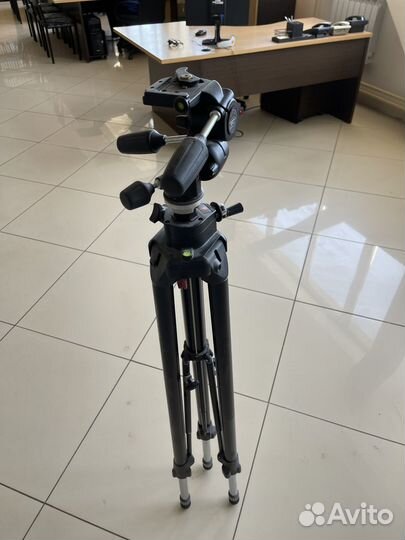 Тринога Manfrotto