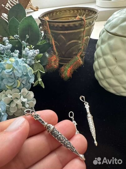 Серебряные кинжалы кулоны