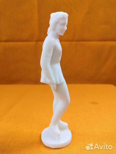 Статуэтка юная фигуристка (конькобежка)