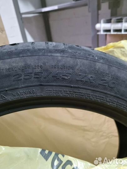 Michelin Latitude Sport 3 255/45 R20 и 285/40 R20