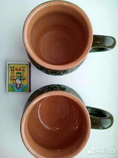 Две кружки из обливной керамики