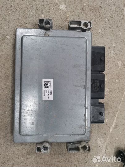 Блок управления двигателем Ford Focus 3 хэтчбек