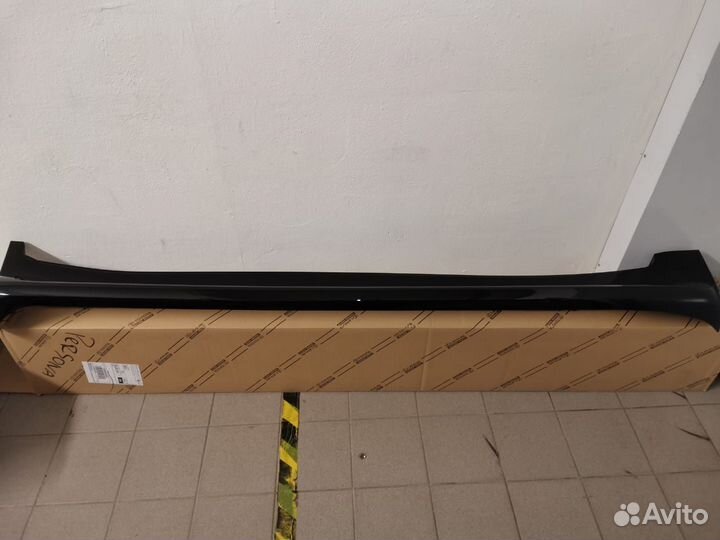 Накладка подножки правая Toyota Land Cruiser 200