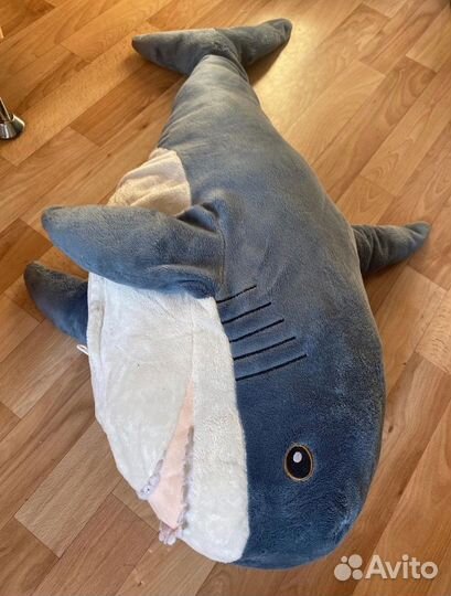 Мягкая игрушка акула с пледом внутри