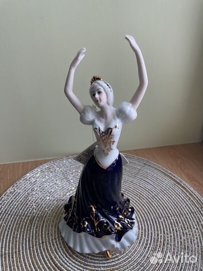 Статуэтка дама девушка фарфор кобальт
