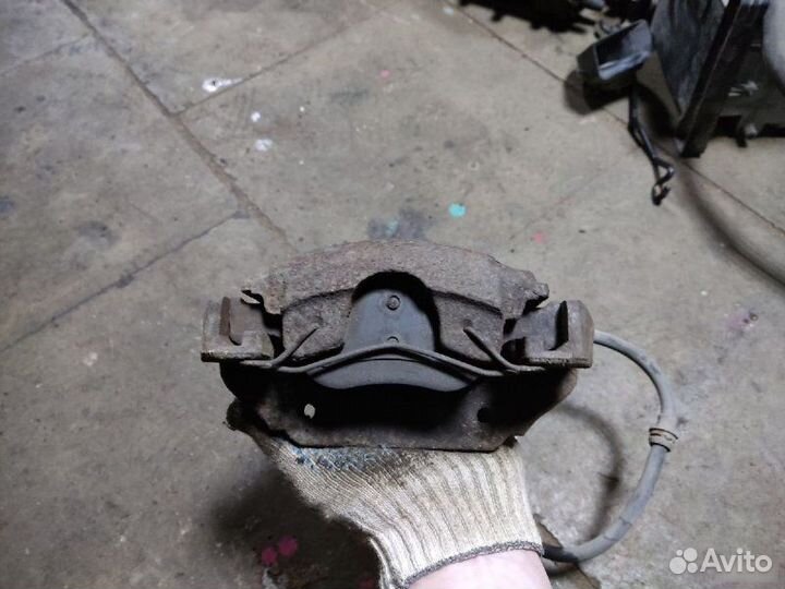 Суппорт тормозной передний левый Ford Fusion