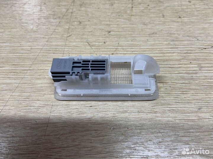 Плафон освещения козырька Toyota Camry 75