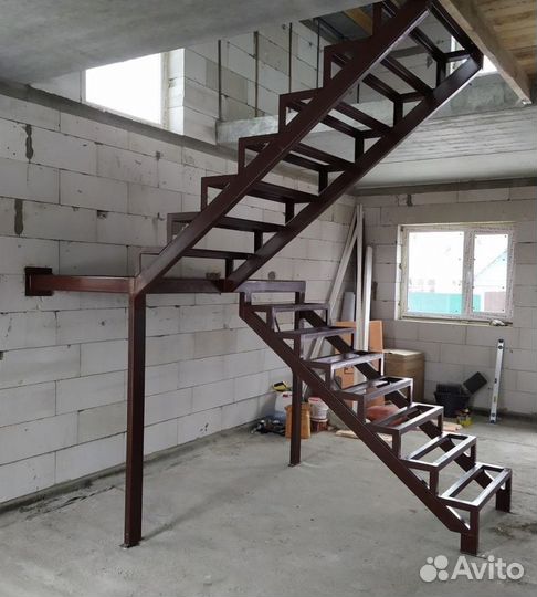 Металлокаркас П-образной Лестницы с Гарантией