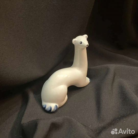 Фарфоровая фигурка 