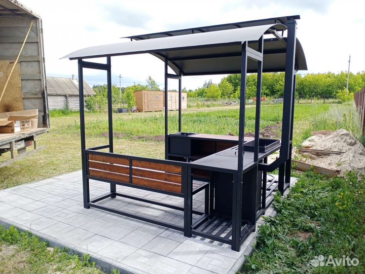 Мангал с крышей