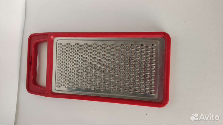 Кухонная утварь. Стаканы, терка, кружки, чашки