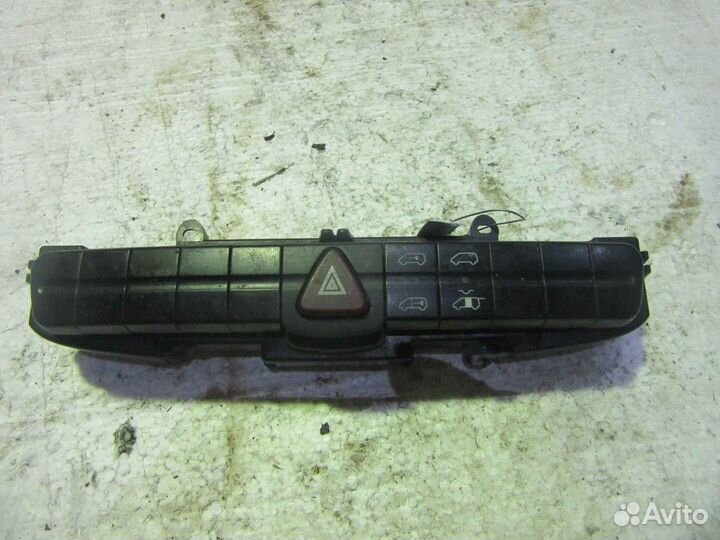 Кнопка аварийной сигнализации Mercedes-Benz Vito