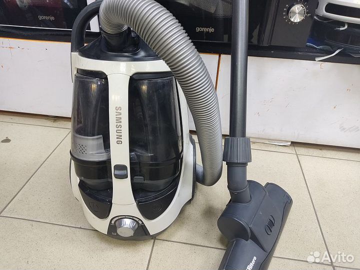 Пылесос с контейнером для пыли Samsung SC8835