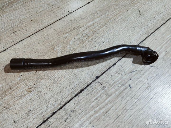 Шланг вентиляции картерных газов Volkswagen Golf 5