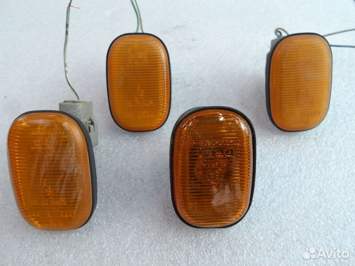 Поворотник на крыло Toyota