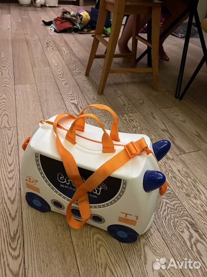 Продам детский чемодан