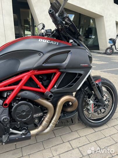 Ducati Diavel Carbon (zard)