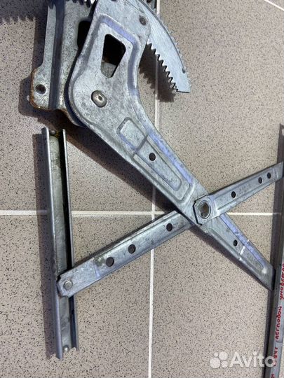 Стеклоподъемник передний левый Isuzu Bighorn 1994