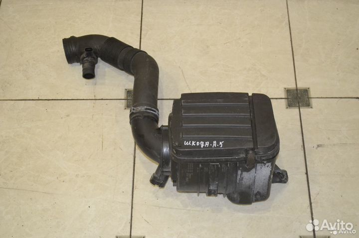 Корпус воздушного фильтра Skoda Octavia А5