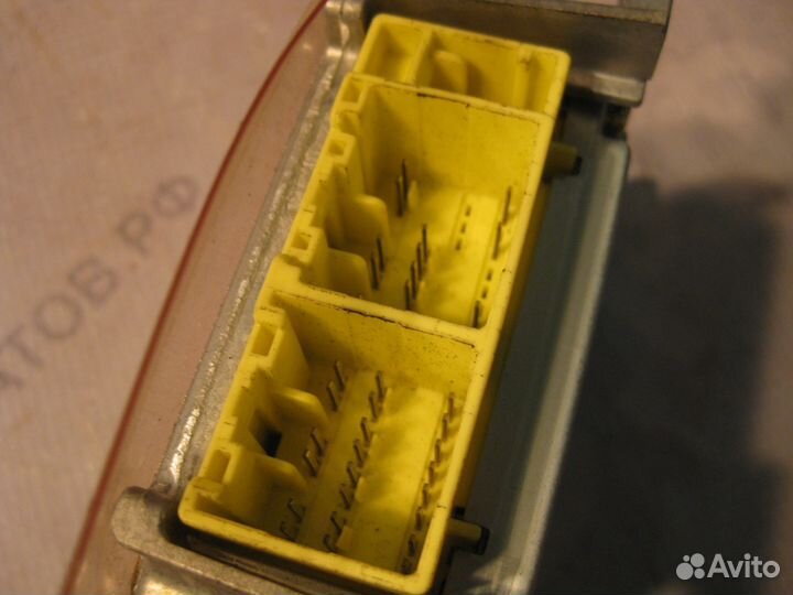 Блок упр-я подушками безоп-ти Мицубиши Паджеро 3