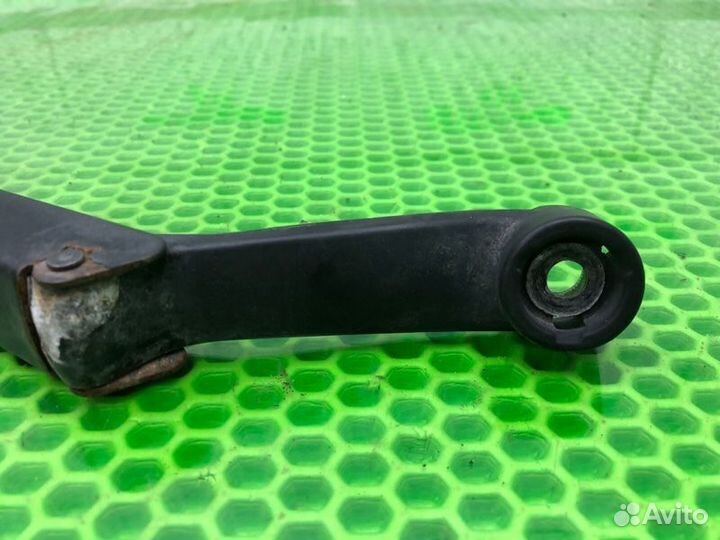 Поводок дворника передний левый LADA Kalina