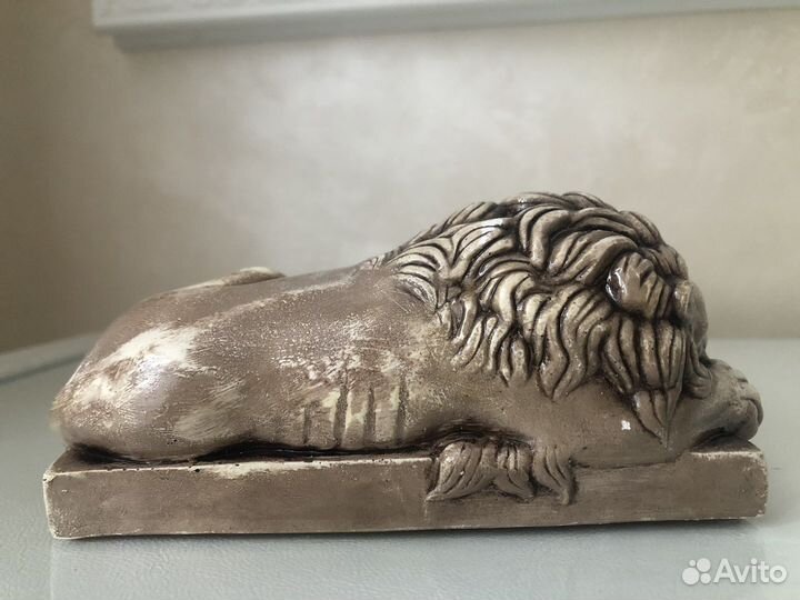 Керамика, дерево и сувениры разных стран