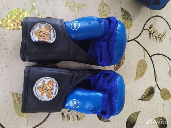Шлем, перчатки пояса для рукопашного боя
