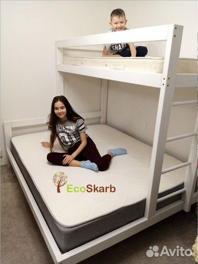 Двухъярусная двуспальная кровать из массива