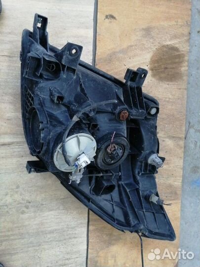 Фара передняя правая Nissan Elgrand E51