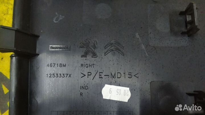 Citroen C4 II Накладка на торпедо правая