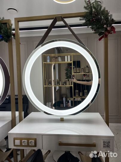 Зеркало с подсветкой на колесах