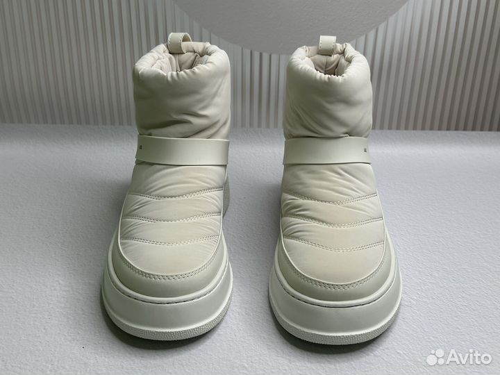 Ugg classic mini mascot white