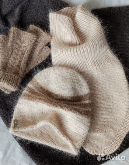 Шапка, манишка, митенки