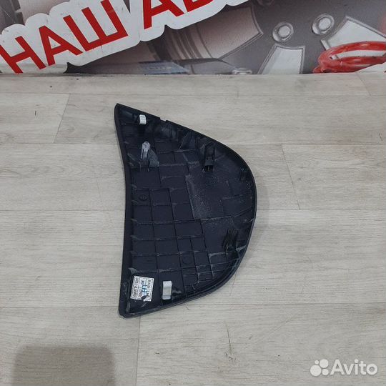 Накладка на торпедо передняя левая Hyundai Solaris