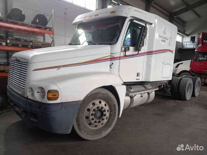 Тягач Freightliner в разбор