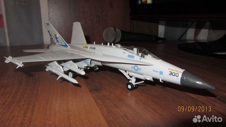 Модель F-18C Hornet Масштаб - 1/72 Italeri