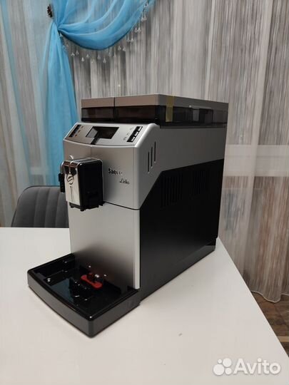 Автоматическая кофемашина Saeco Lirika Plus RI9841