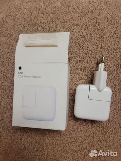 Зарядное устройство на iPhone, iPad