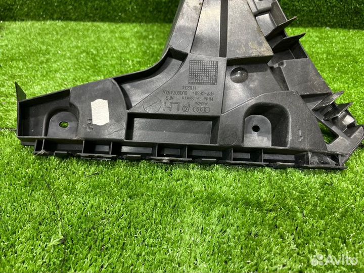 Кронштейн бампера правый Audi Q3 8U cpsa 2013