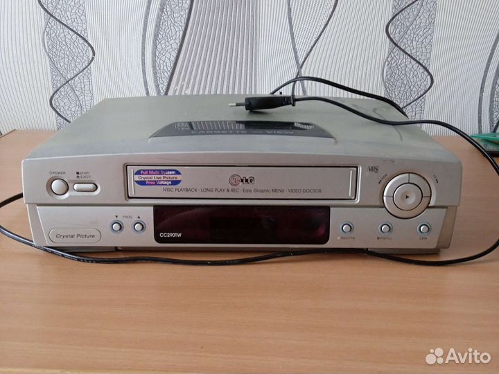Видеомагнитофон LG кассетный CC290TW