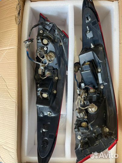 Оригинальные задние фары на камри v70