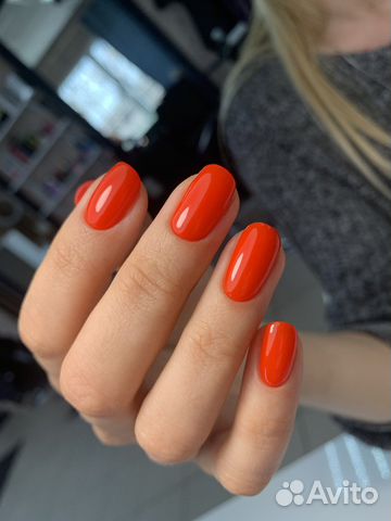 Маникюр и педикюр в салоне