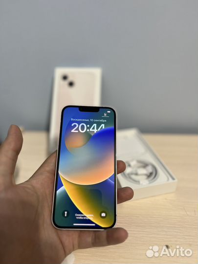 Телефон iPhone 13
