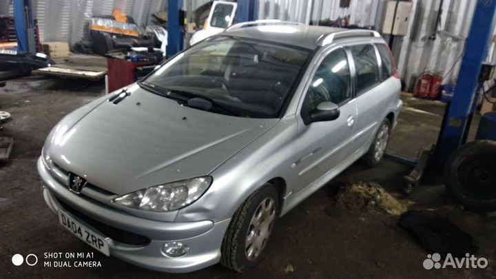 Разбор на запчасти Peugeot 206