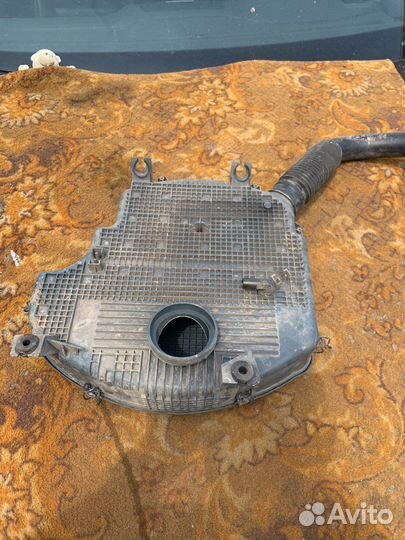 Корпус воздушного фильтра renault logan 1