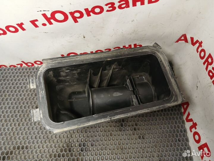 Крышка корпуса воздушного фильтра Toyota Vitz