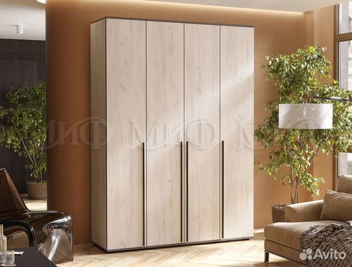 Шкаф